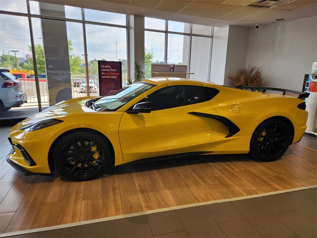 2025 Chevrolet Corvette Stingray 3LT photo 2