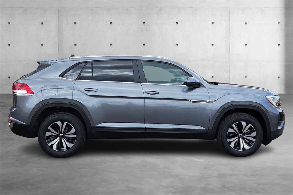 2025 Volkswagen Atlas Cross Sport SE photo 2