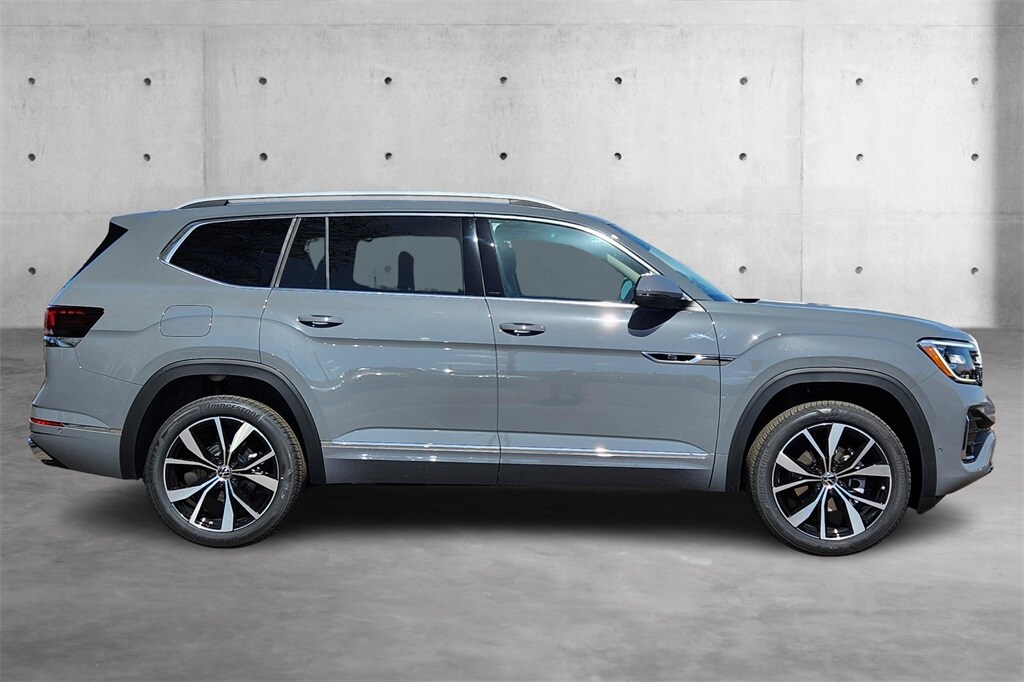 2025 Volkswagen Atlas SEL Premium R-Line photo 2