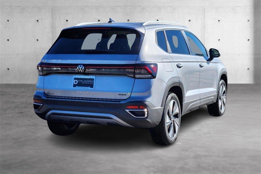 2025 Volkswagen Taos SE photo 3