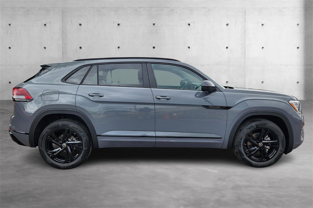 2025 Volkswagen Atlas Cross Sport SEL R-Line photo 2
