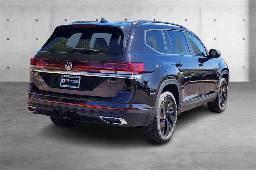 2025 Volkswagen Atlas Peak Edition SE photo 2