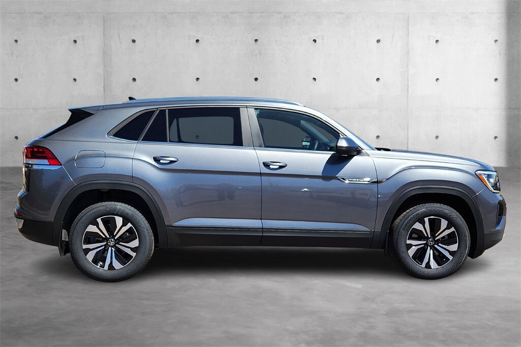 2025 Volkswagen Atlas Cross Sport SE photo 2