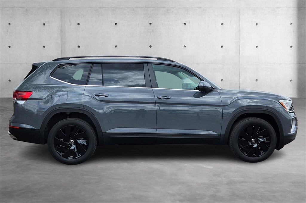 2025 Volkswagen Atlas SE Technology photo 2