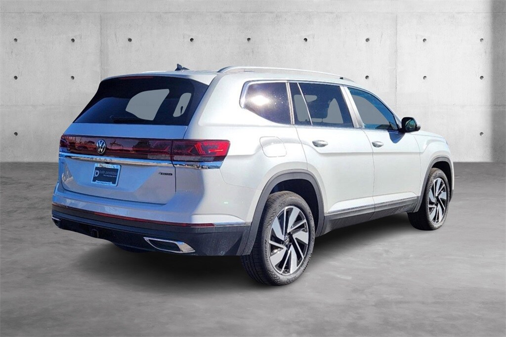 2025 Volkswagen Atlas SEL photo 3