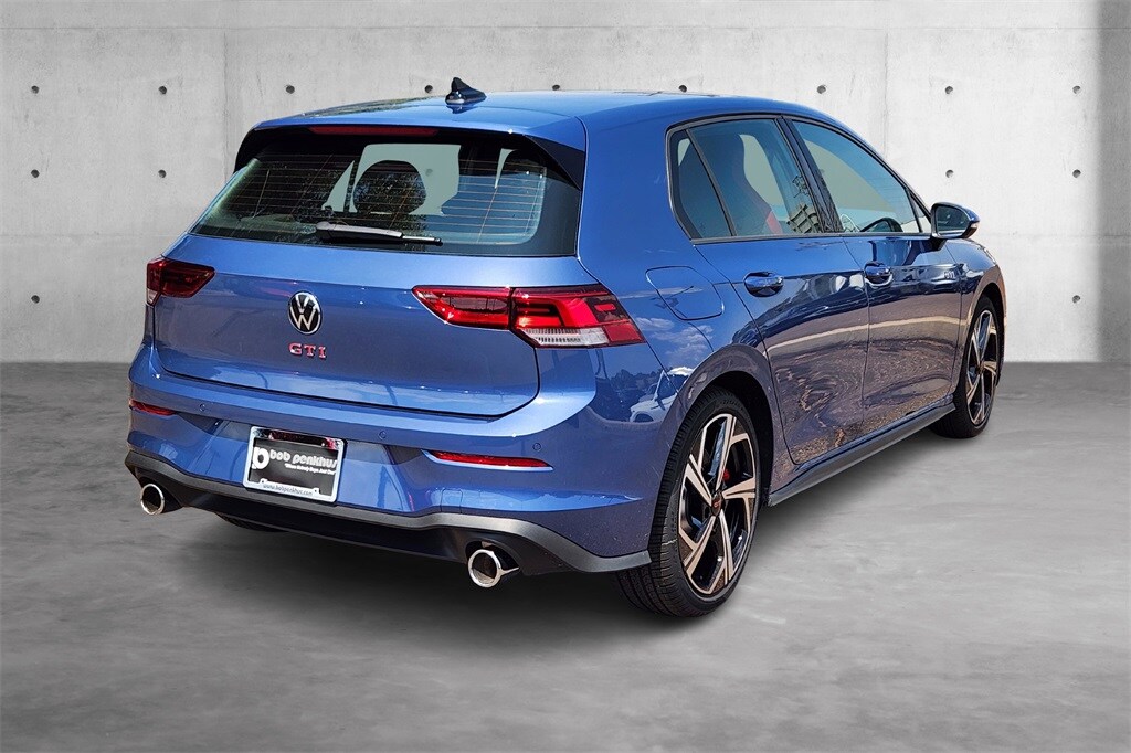 2025 Volkswagen Golf GTI SE photo 3
