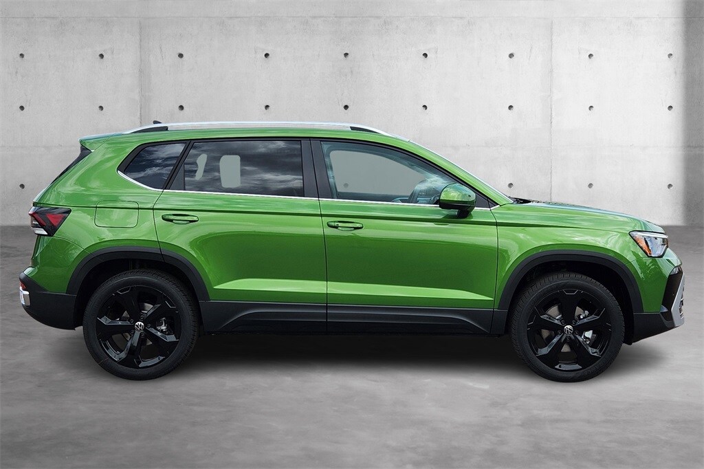2025 Volkswagen Taos SEL photo 2