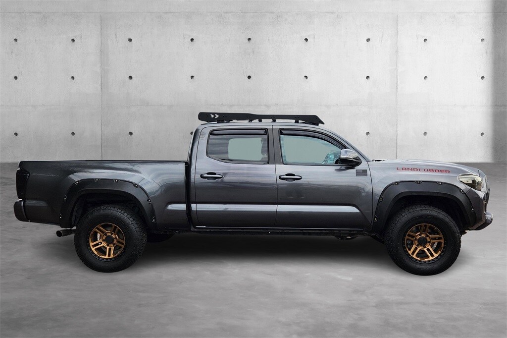 2019 Toyota Tacoma SR5 photo 2