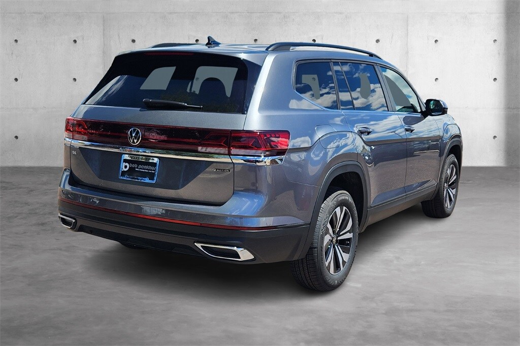 2025 Volkswagen Atlas SE photo 2