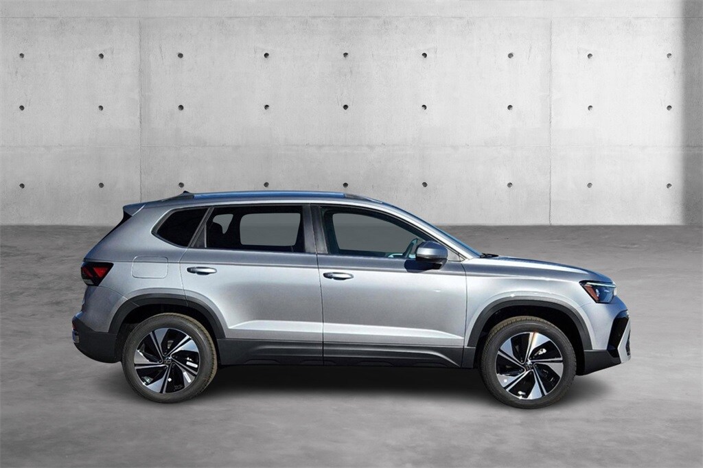 2025 Volkswagen Taos SE photo 2
