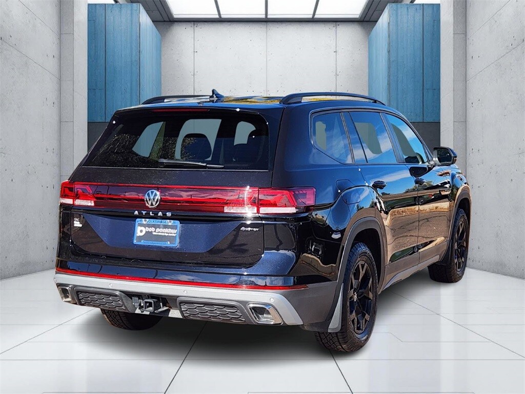 2025 Volkswagen Atlas Peak Edition photo 2