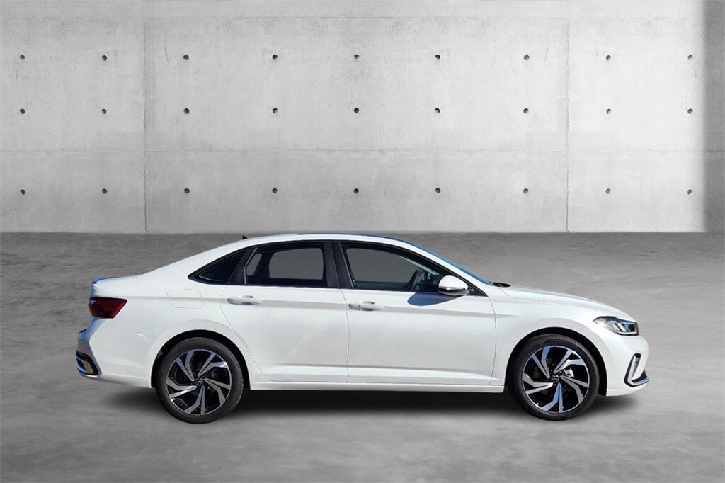 2025 Volkswagen Jetta SEL photo 2