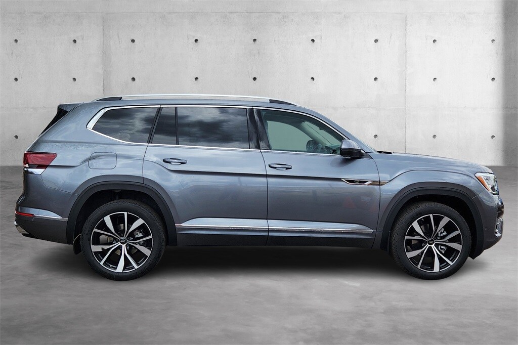 2025 Volkswagen Atlas SEL Premium R-Line photo 2