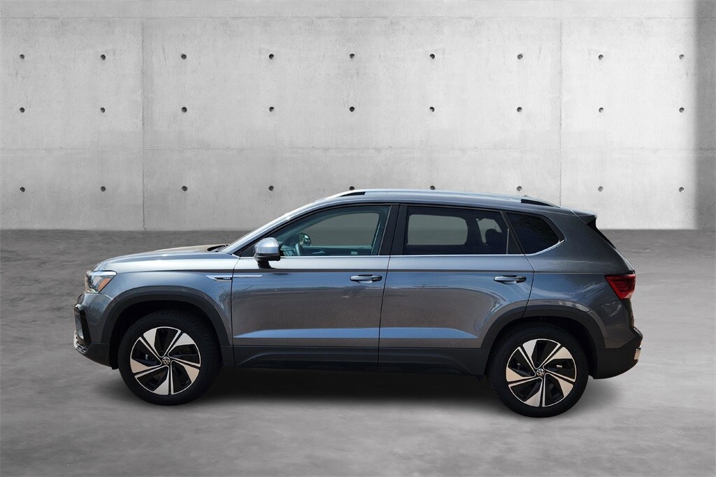 2024 Volkswagen Taos SE photo 3