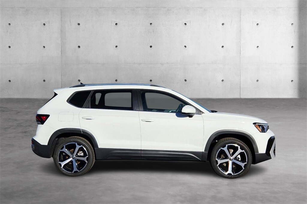 2025 Volkswagen Taos SEL photo 2