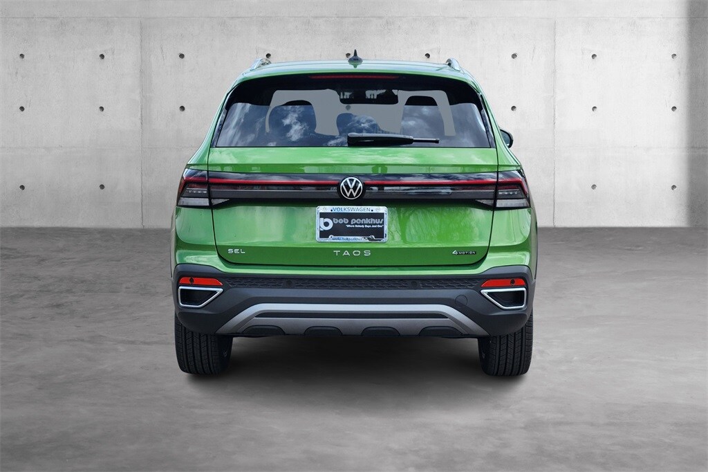 2025 Volkswagen Taos SEL photo 4