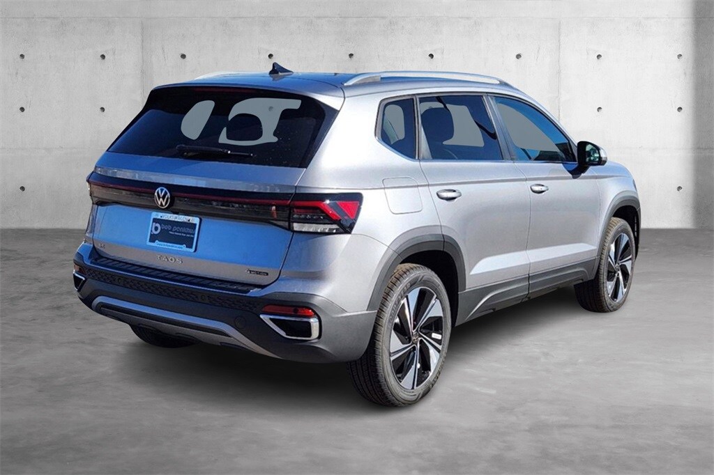 2025 Volkswagen Taos SE photo 3
