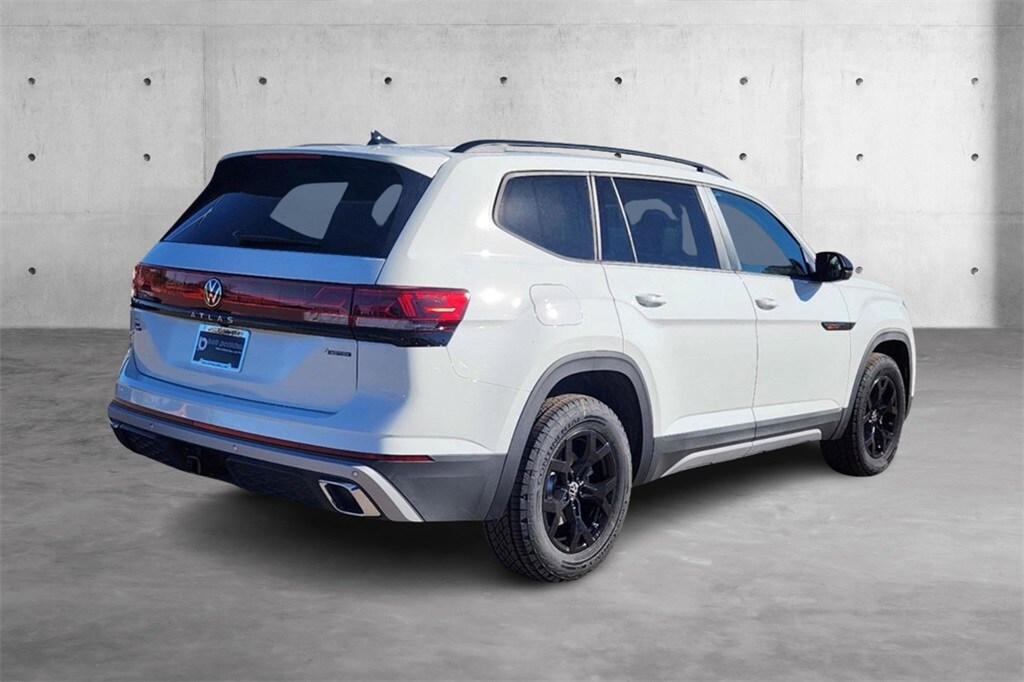 2025 Volkswagen Atlas Peak Edition photo 3