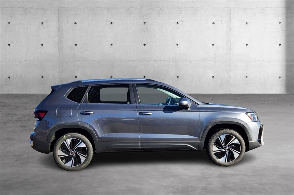 2025 Volkswagen Taos SE photo 2
