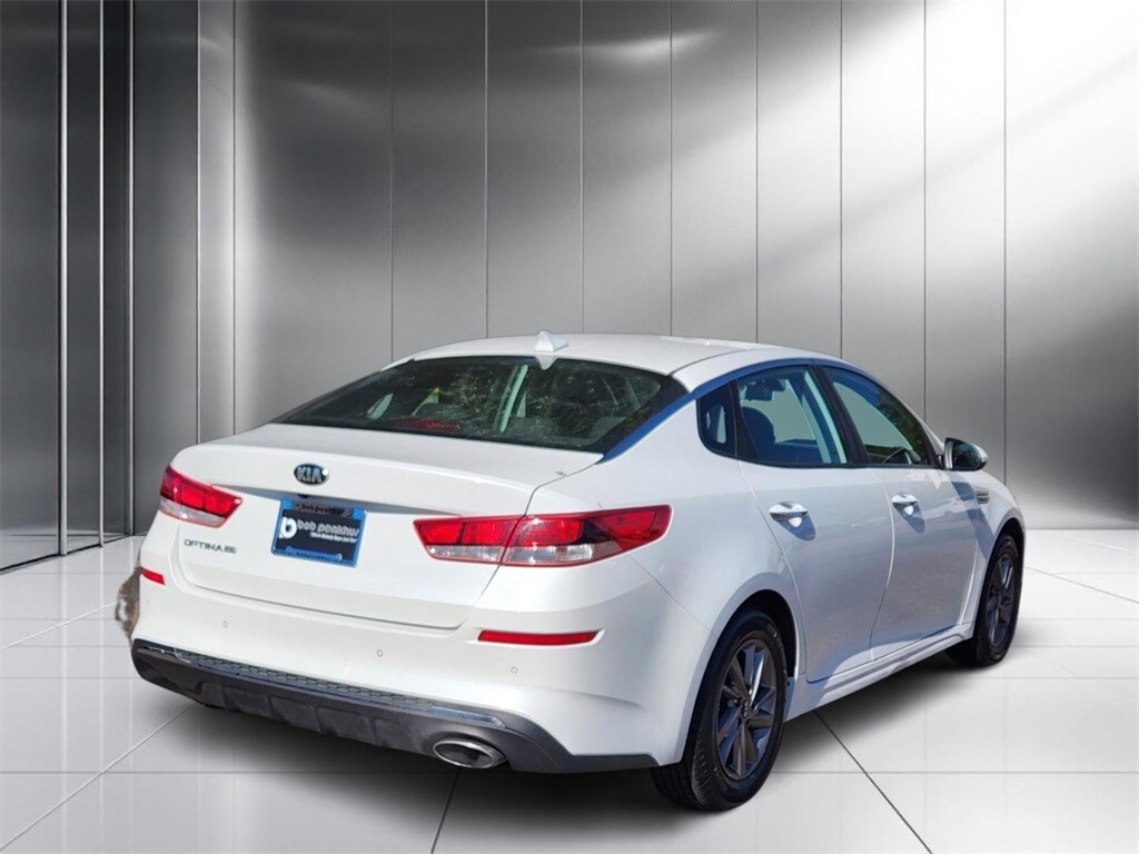 2020 Kia Optima LX photo 3