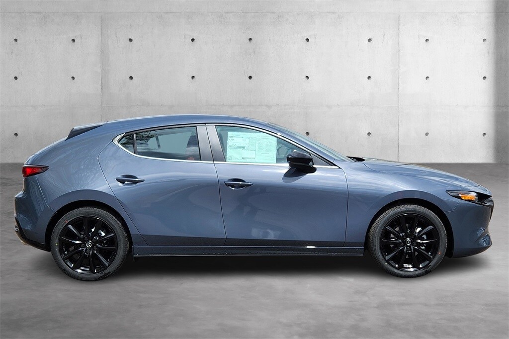 2025 Mazda Mazda3 Hatchback 2.5 s Carbon photo 2