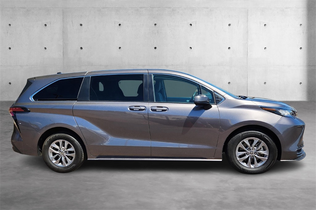 Used 2022 Toyota Sienna LE with VIN 5TDKRKEC0NS106577 for sale in Colorado Springs, CO