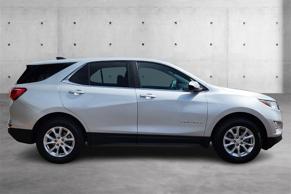 2021 Chevrolet Equinox LT photo 2