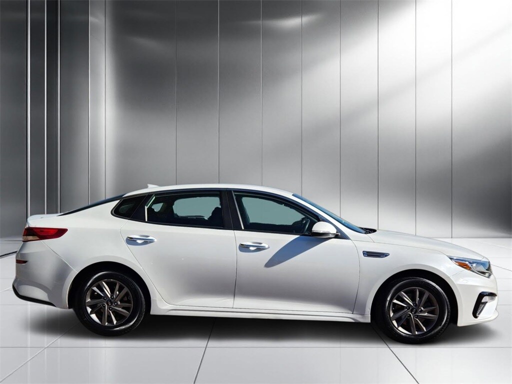 2020 Kia Optima LX photo 2