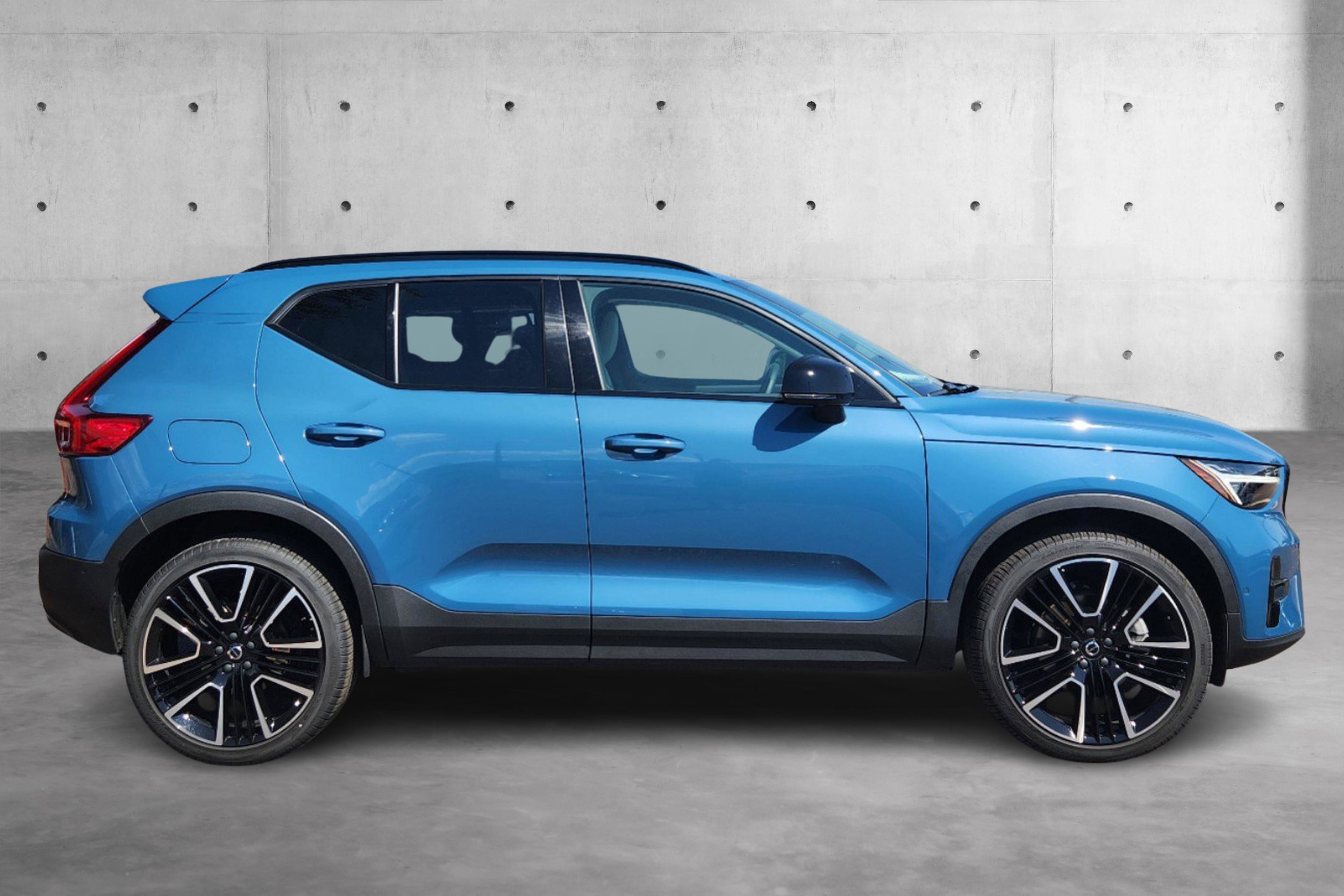 Certified 2024 Volvo XC40 Ultimate with VIN YV4L12UM2R2231015 for sale in Colorado Springs, CO