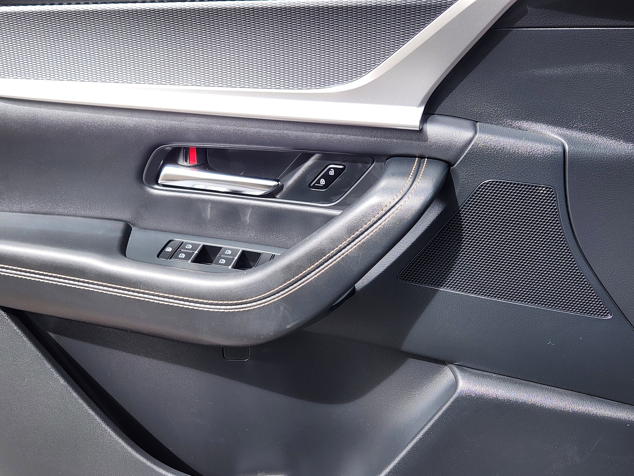 2025 Mazda CX-70 Premium Package - Photo 10
