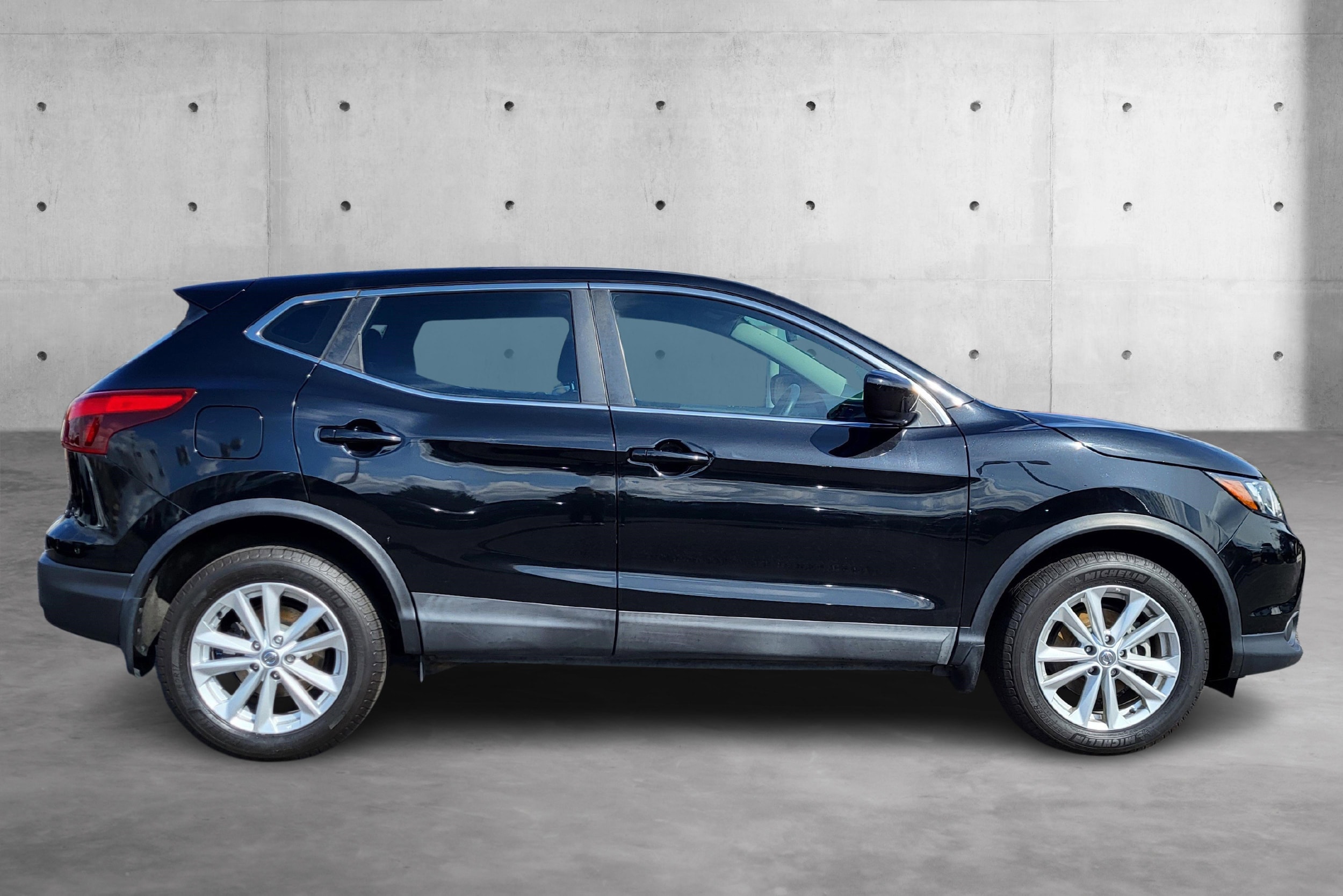 Used 2017 Nissan Rogue Sport S with VIN JN1BJ1CR0HW101878 for sale in Colorado Springs, CO