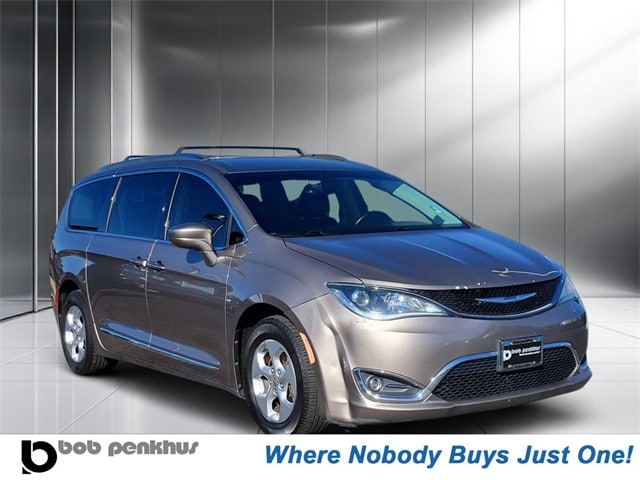 2017 Chrysler Pacifica Touring-L Plus