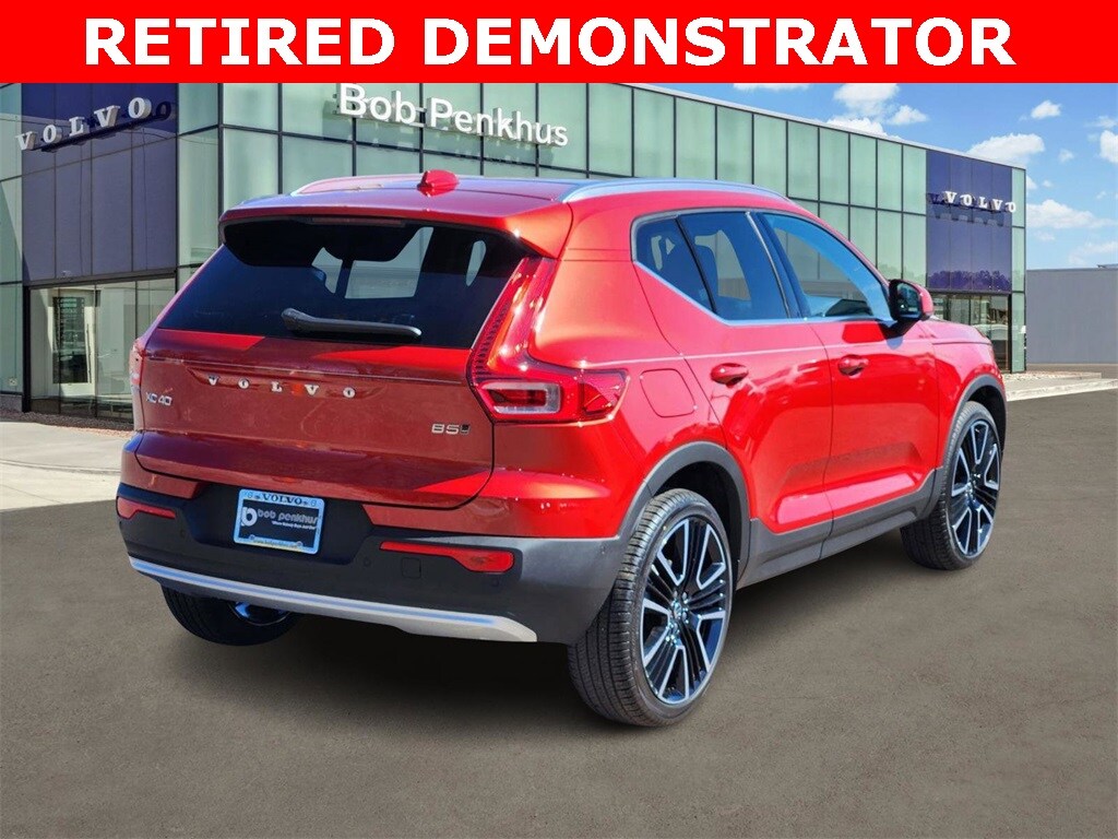 2025 Volvo XC40 photo 3