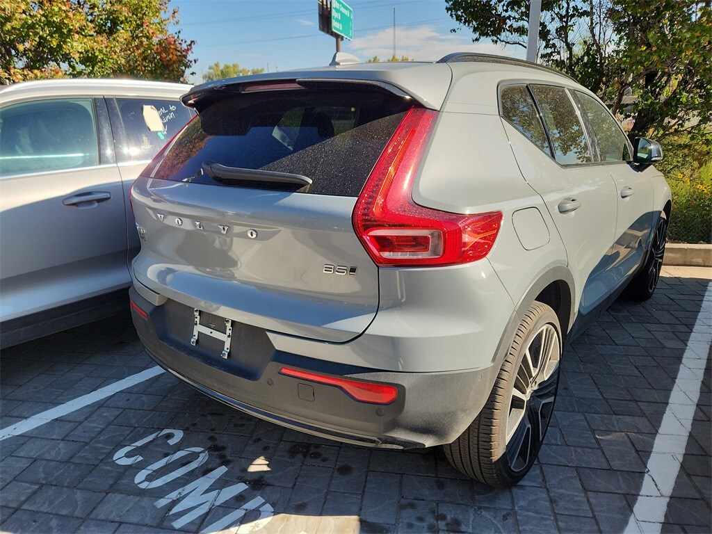 2024 Volvo XC40 Plus photo 4