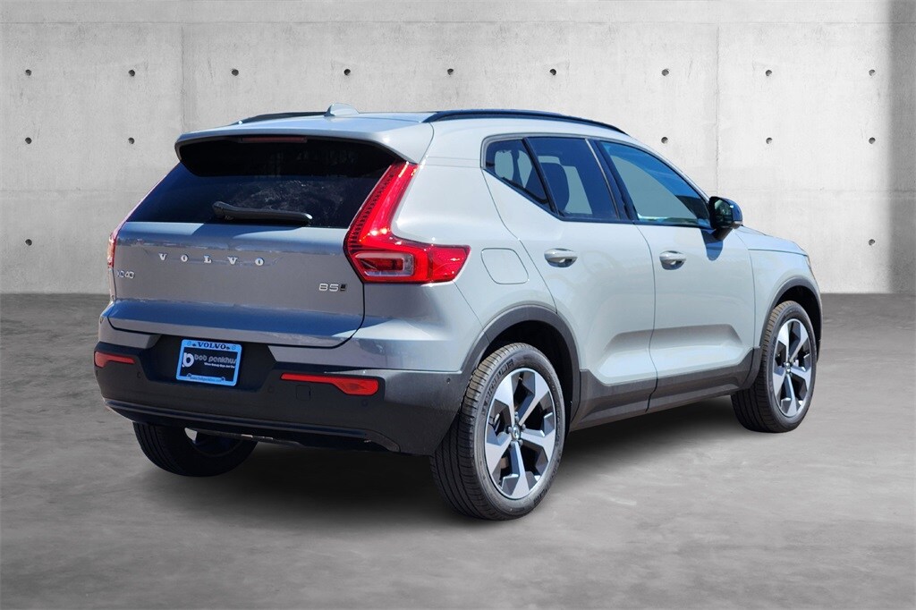 2025 Volvo XC40 Plus photo 3
