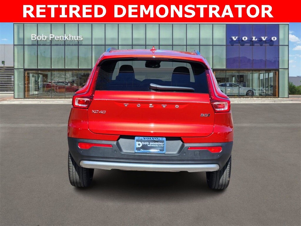 2025 Volvo XC40 photo 4