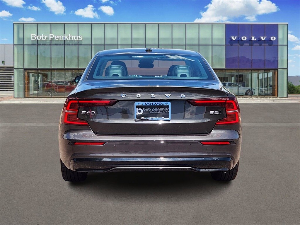 2025 Volvo S60 B5 AWD Core photo 4