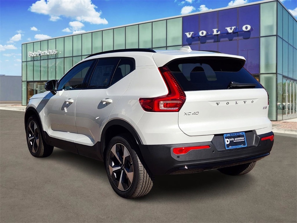 2026 Volvo XC40 Plus photo 4