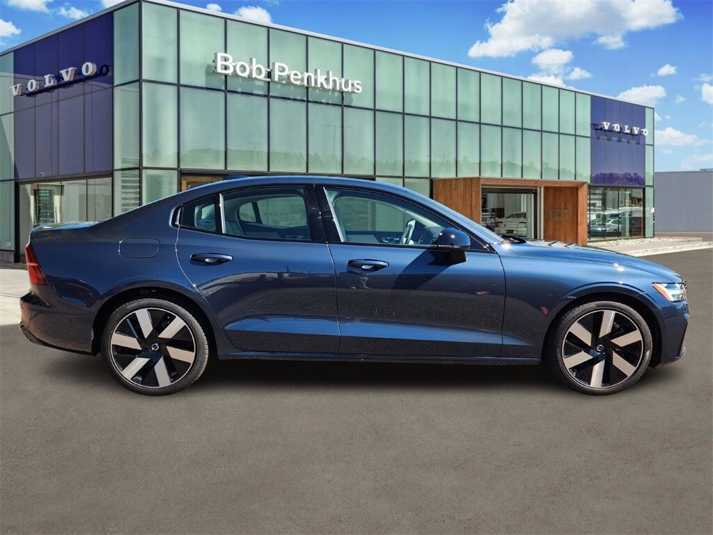 2024 Volvo S60 Recharge T8 Plus photo 2