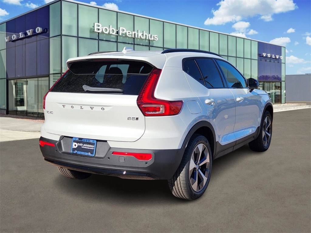 2026 Volvo XC40 Plus photo 2