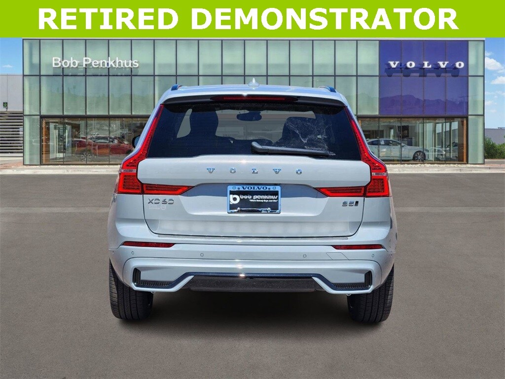 2025 Volvo XC60 B5 Hybrid photo 4