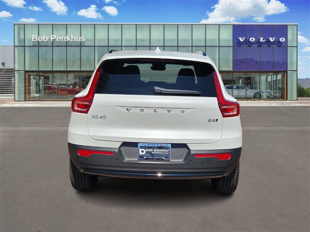 2026 Volvo XC40 Plus photo 4
