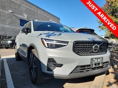 2024 Volvo XC40 B5 Plus Dark Theme SUV