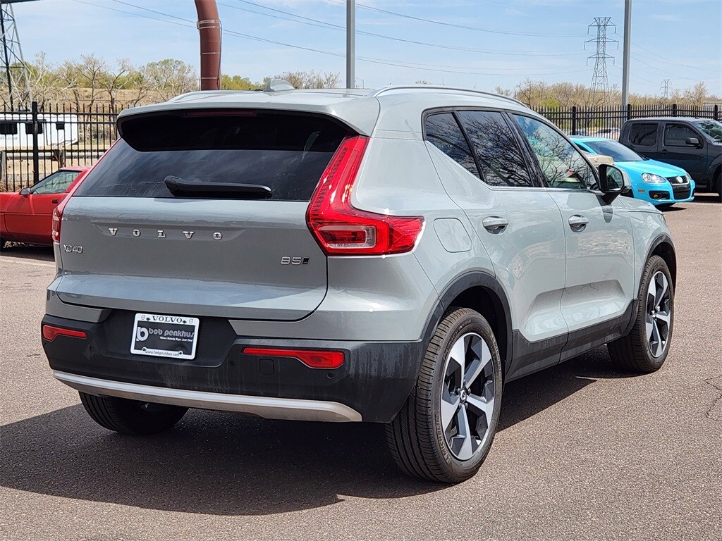 2025 Volvo XC40 Core photo 3