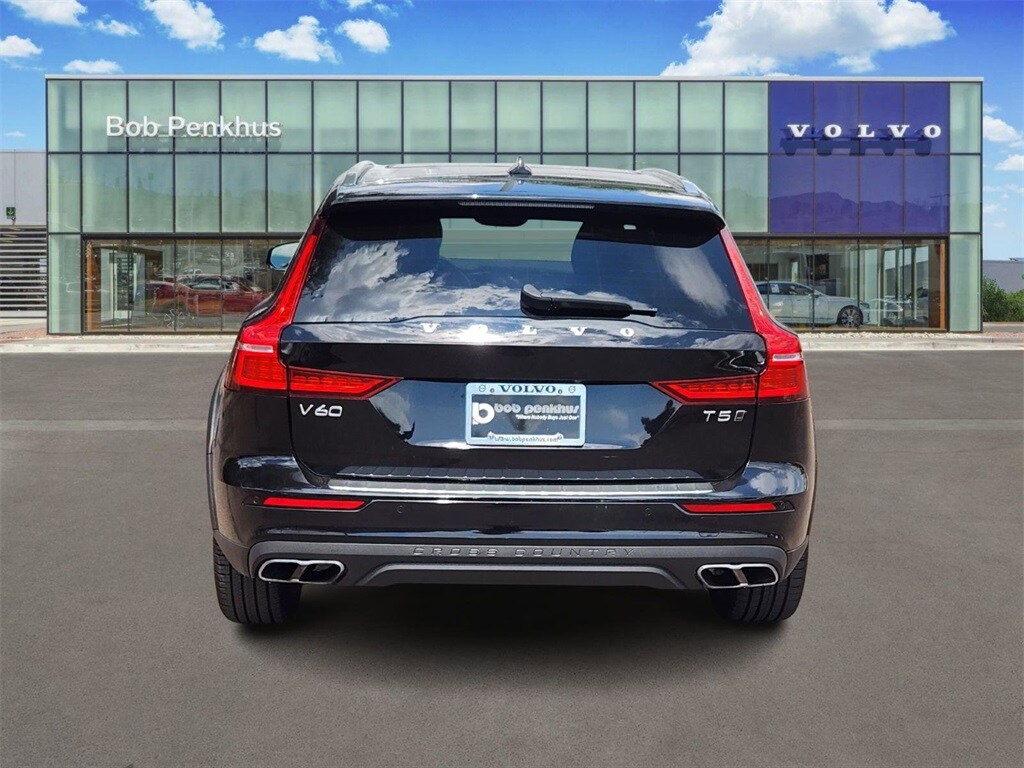2022 Volvo V60 Cross Country T5 photo 3