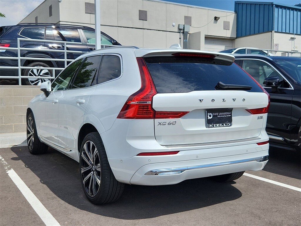 2023 Volvo XC60 B5 Ultimate photo 3