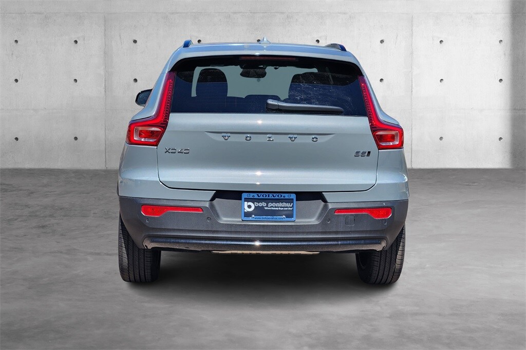 2025 Volvo XC40 Plus photo 4