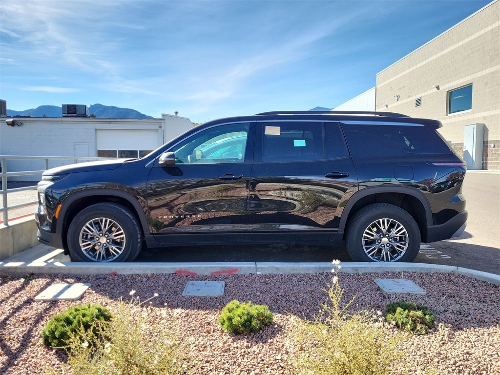 2025 Chevrolet Traverse photo 3