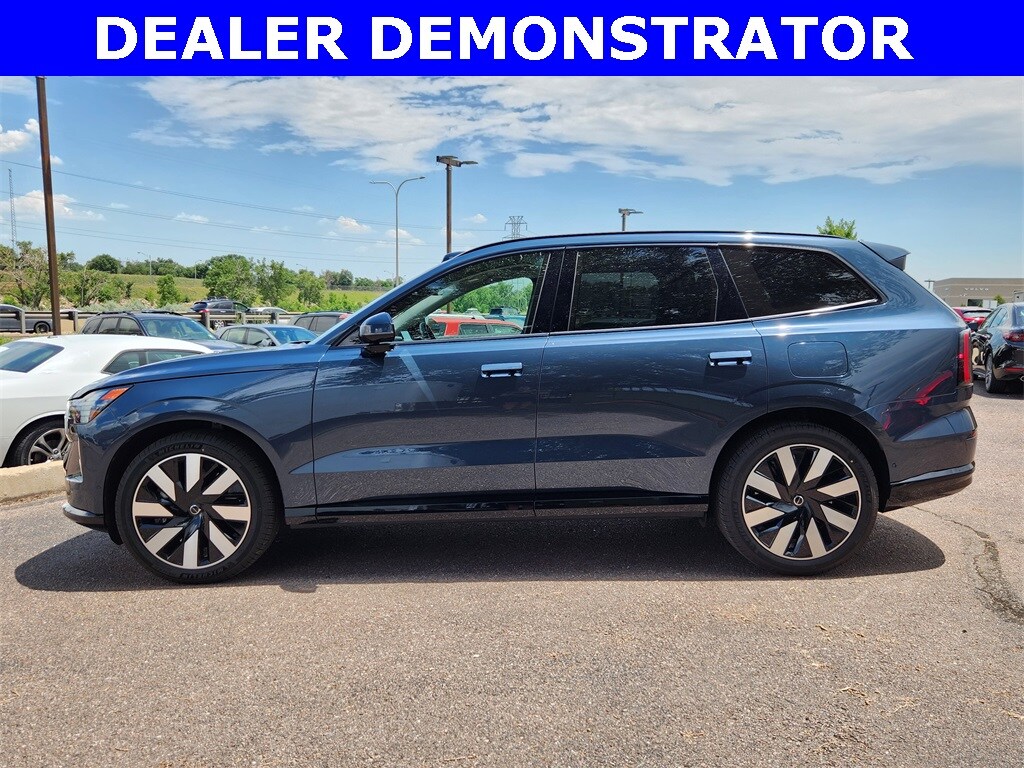 2025 Volvo EX90 Ultra Twin Motor Performance photo 2