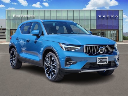 2025 Volvo XC40 B5 Ultra Bright Theme SUV